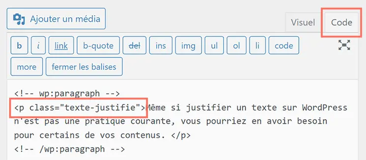Onglet Code de l’éditeur classique WordPress montrant l’insertion d’une classe CSS.