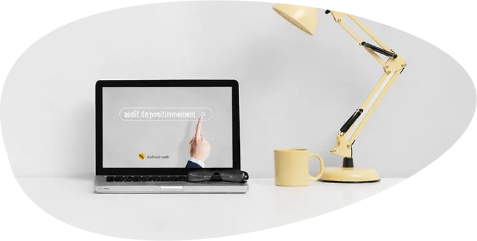 Suivi de positionnement SEO sur écran d’ordinateur