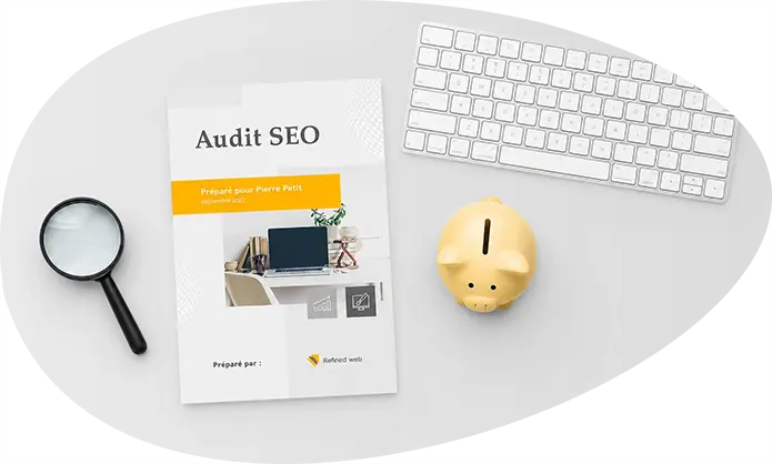 Rapport d'audit SEO sur un bureau avec tirelire et loupe, illustrant le tarif et l'analyse