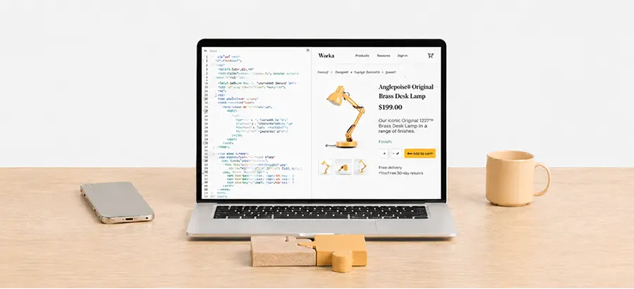 Code et fiche produit d'une boutique sur un écran, développement de site e-commerce sur mesure